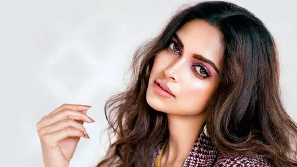 ديبيكا بادوكون تنضم إلى تصوير باتان في مومباي لتلتقي مجدد ا مع شاروخان Bollywood Arabyfan News كل اخبار الفن واخبار الفنانين النجوم والنجمات والمشاهير حول العالم