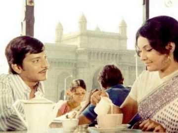In Basu Chatterjee’s 1976 film Chhoti Si Baat, Arun (Amol Palekar) and Prabha (Vidya Sinha) go on demure coffee and tea dates. He dreams of being able to take her to the movies and a fancy café.
