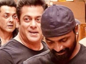 Salman Khan and Remo D’Souza worked together in Race 3.
