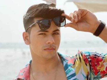 Actoor Siddharth Nigam, who mad his acting debut with the Bollywood film Dhoom 3, is presently playing the lead role in the TV show Aladdin—Naam Toh Suna Hoga.