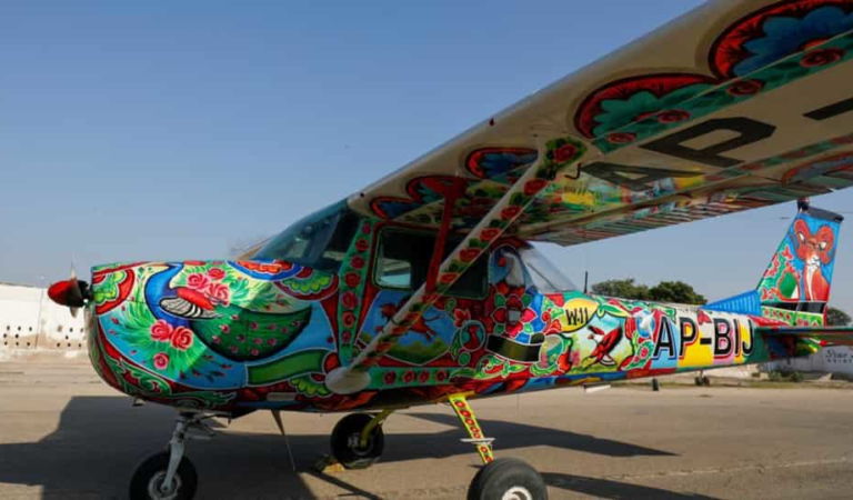 من الطرق السريعة إلى السماء: فن الشاحنات الباكستاني الشهير ينتقل جواً – الفن والثقافة